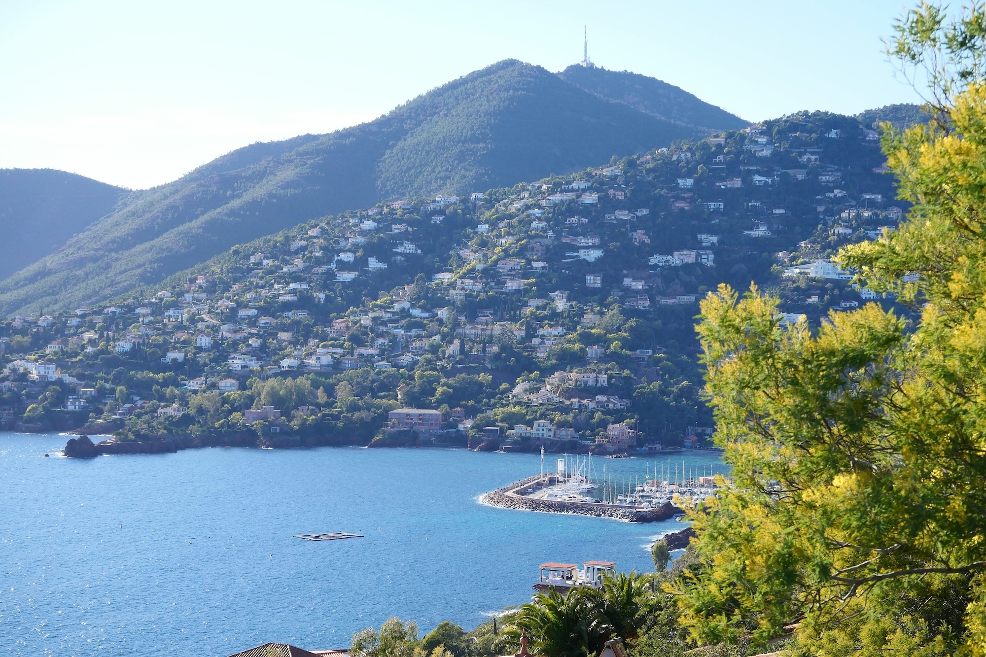 Construire sa maison dans le Var : les zones à fort potentiel en 2025